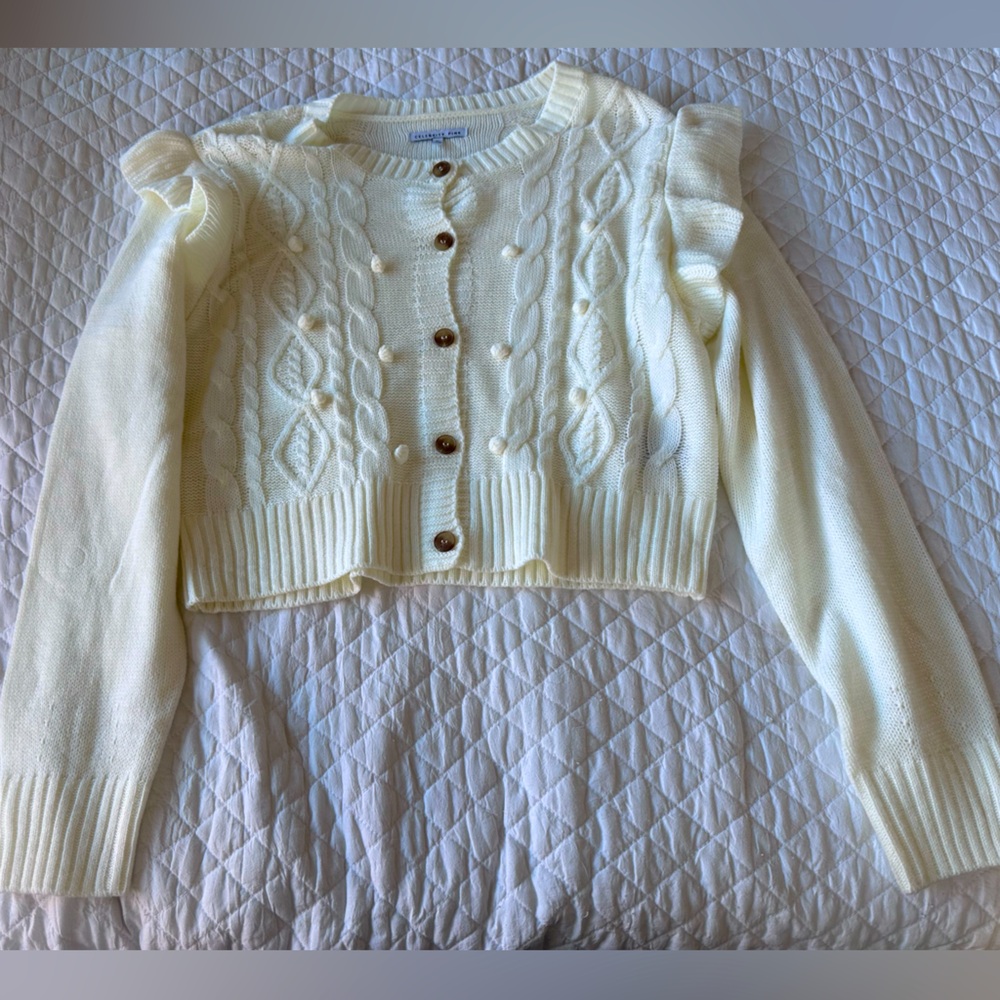 Super cute sweater, never worn